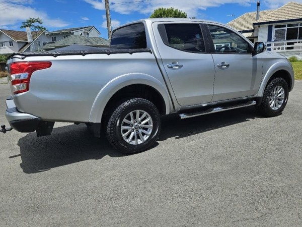 Mitsubishi Triton D/CAB GLS 2.4D/4WD/5 2015