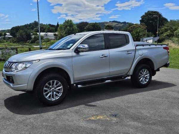 Mitsubishi Triton D/CAB GLS 2.4D/4WD/5 2015