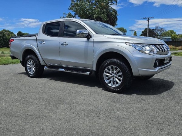 Mitsubishi Triton D/CAB GLS 2.4D/4WD/5 2015