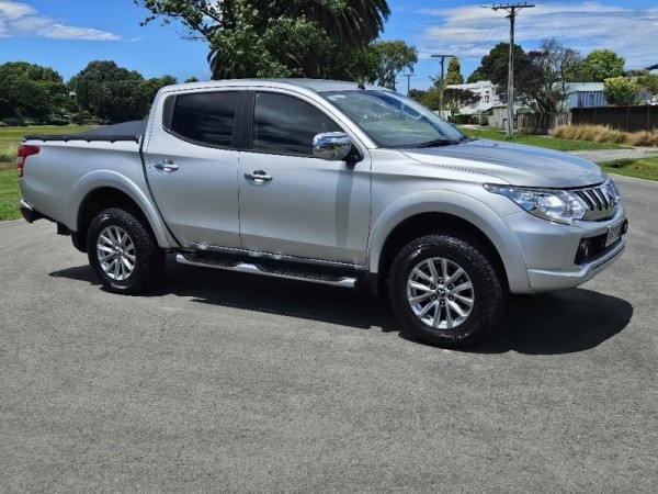 Mitsubishi Triton D/CAB GLS 2.4D/4WD/5 2015