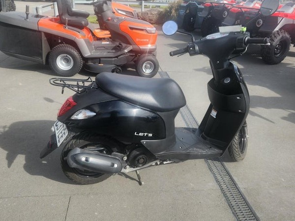 Suzuki UZ50 SZ 50 Scooter 0