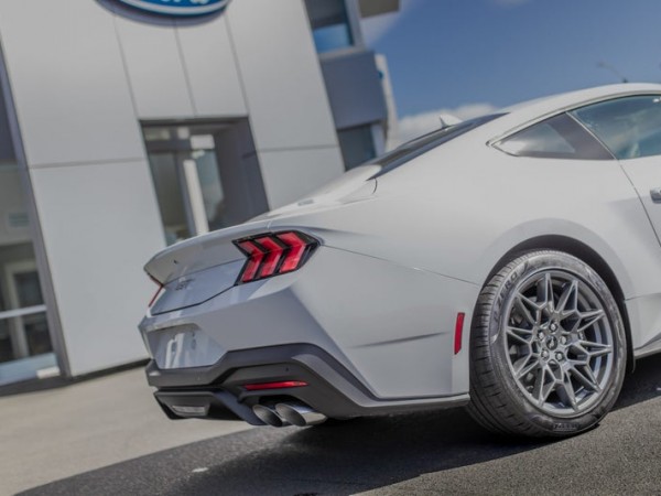 Ford Mustang 5.0L V8 Fastback 2024