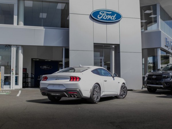 Ford Mustang 5.0L V8 Fastback 2024