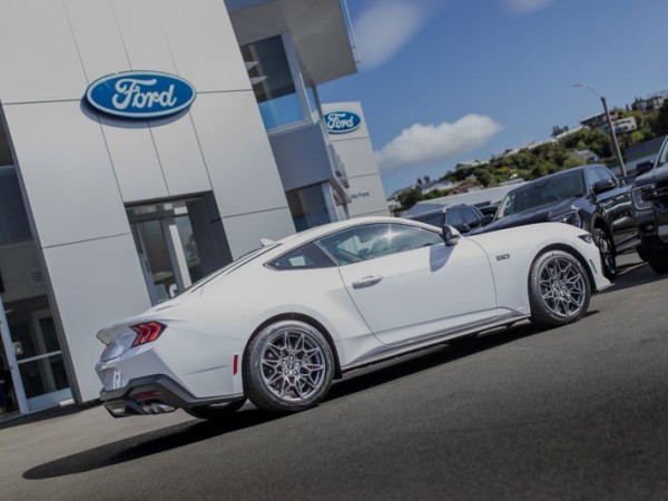 Ford Mustang 5.0L V8 Fastback 2024